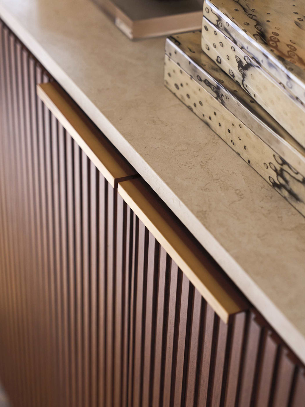 Avenida Hall Chest