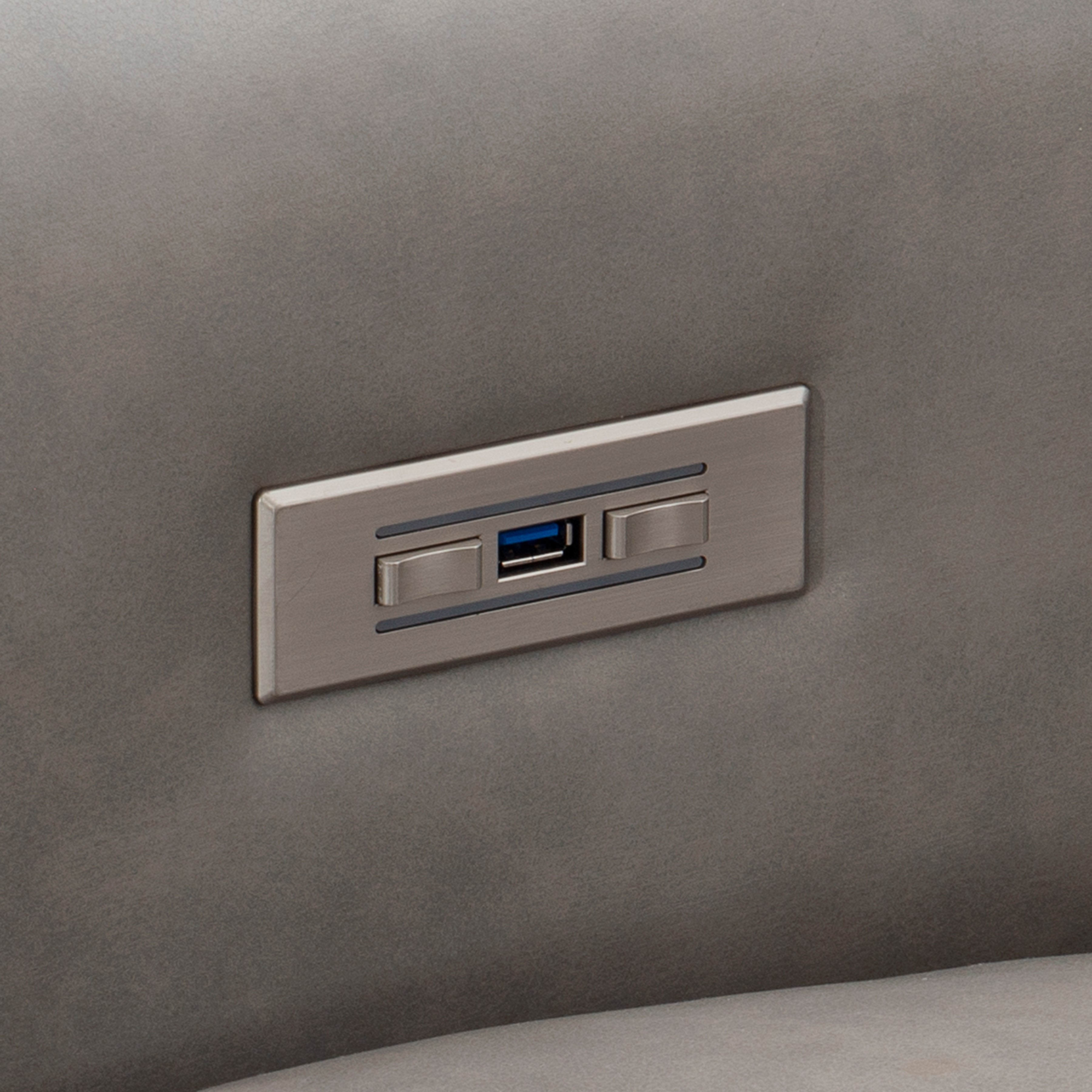 Lioni Leather Power Motion Chair