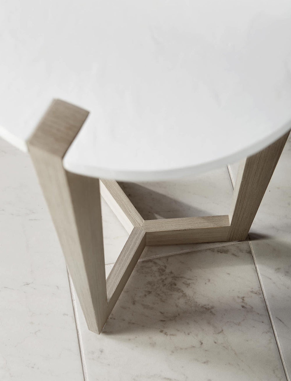 Axiom Accent Table